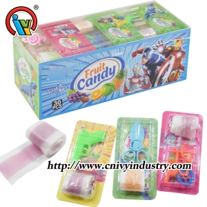 حلوى الهلام على شكل لفة مع ألعاب الأطفال